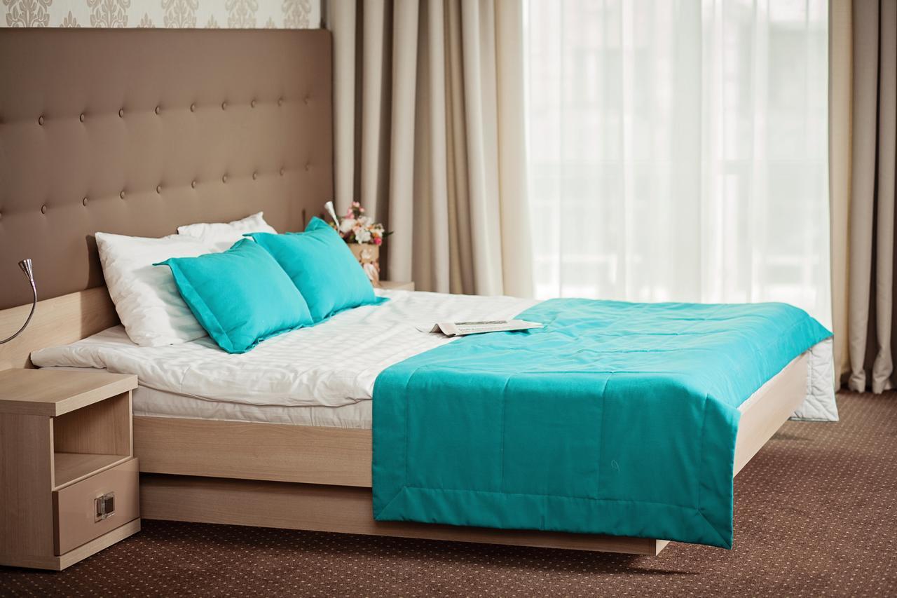 Hotel Versailles Lutsʼk Εξωτερικό φωτογραφία